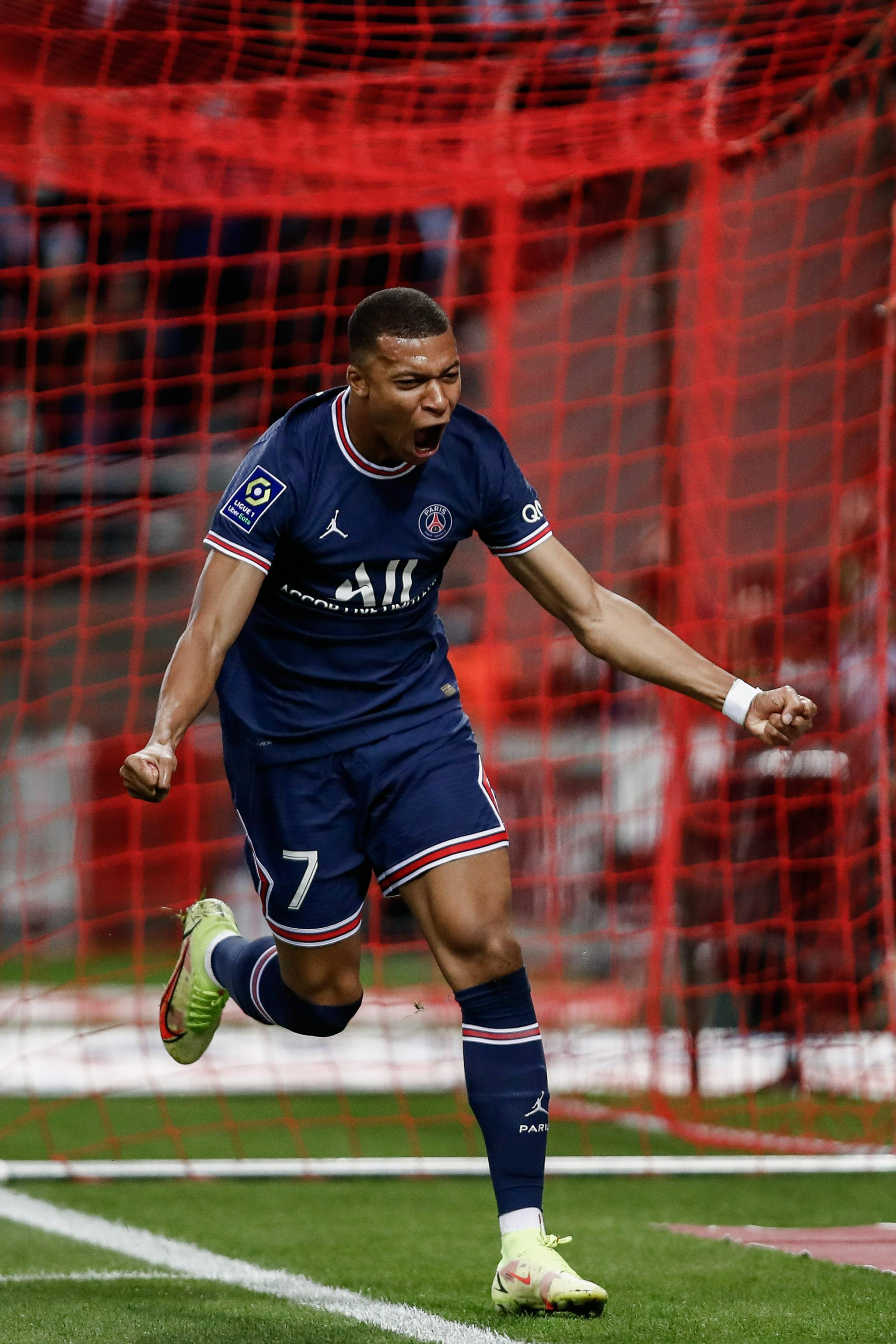 记者：热刺不会在冬窗召回武什科维奇，球员将留在汉堡（记者：热刺冬窗无意召回武什科维奇，他将继续留在汉堡）