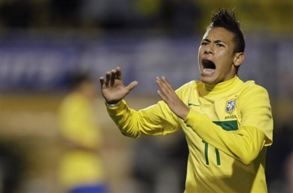 不服！弗兰克：不理解西蒙斯为何改判红牌，也不理解罗梅罗吃第二张黄牌（弗兰克质疑判罚：不理解西蒙斯改判红牌，同样不解罗梅罗吃到第二张黄牌）