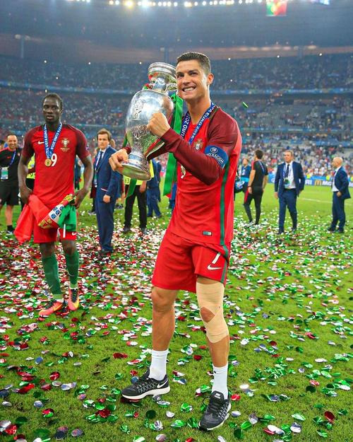 法尔克：拜仁已基本谈妥于帕续约条件，只差解约金条款的分歧（法尔克：拜仁与于帕续约基本达成一致，仅在解约金条款上仍有分歧）