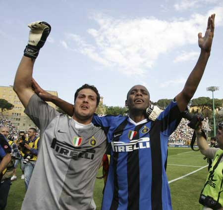 日媒：J2甲府风林45岁后卫山本英臣出轨球队死忠球迷妻子