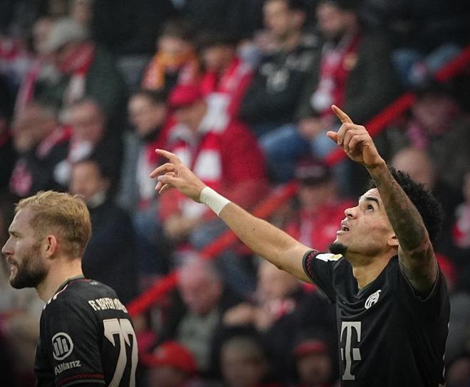 欧文突破防守送出制胜助攻