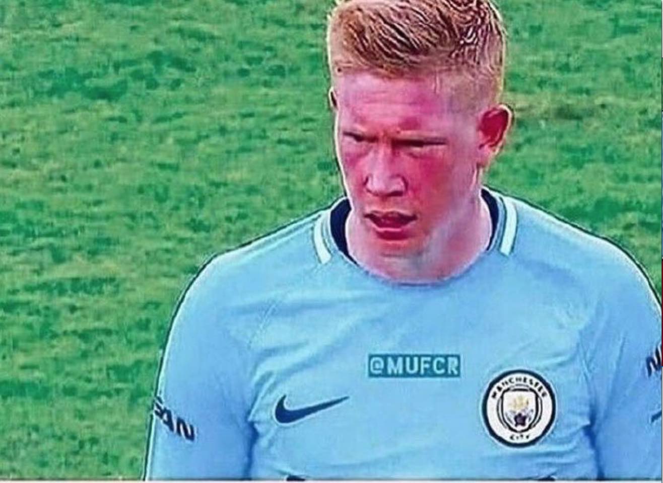 足协杯决赛——中国足坛本年度最后一场焦点战！明晚...（足协杯巅峰对决：明晚上演中国足坛年度收官之战）