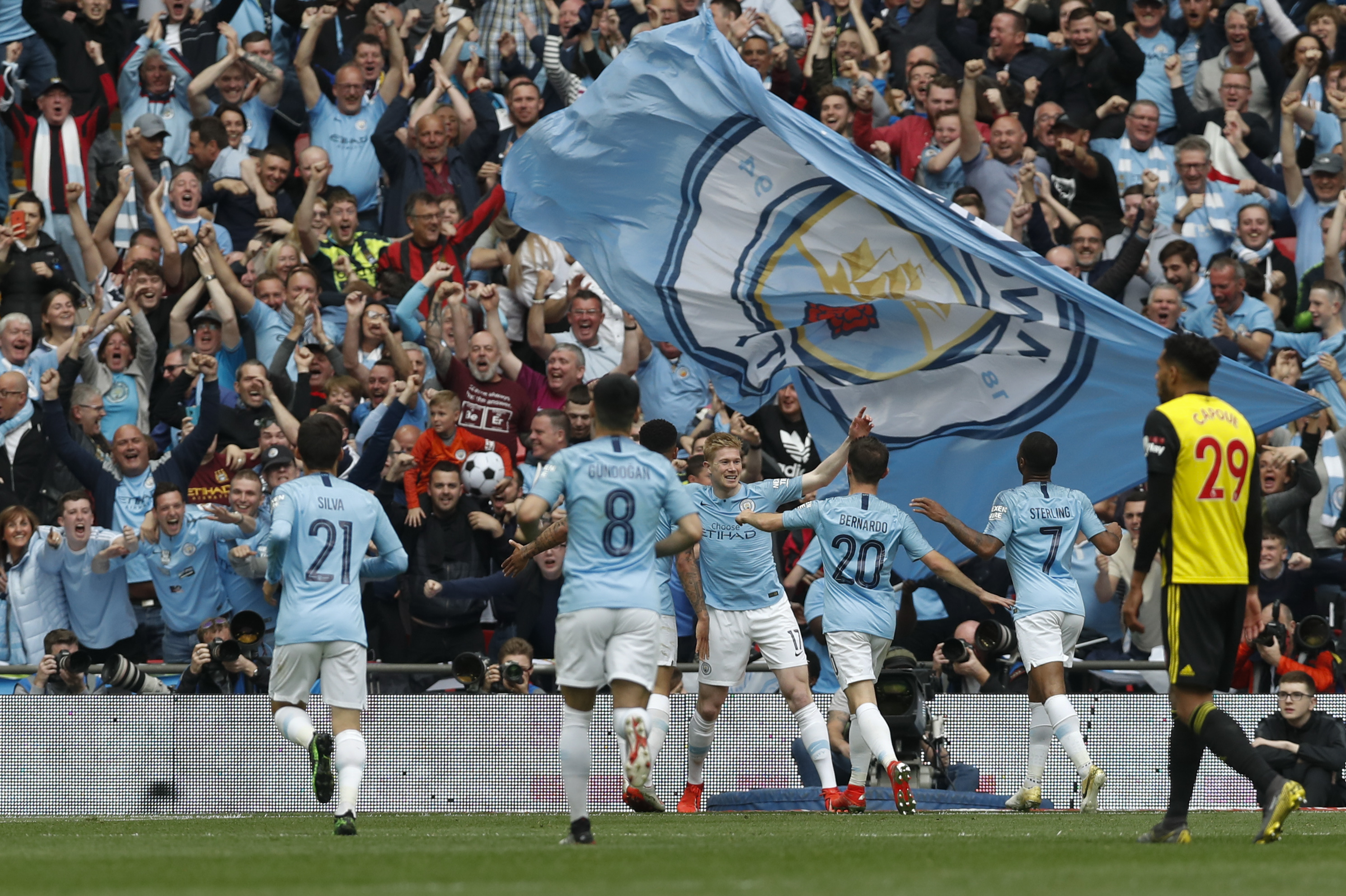 浙江队祝贺重庆铜梁龙与辽宁铁人成功冲超：2026中超见（浙江队恭贺重庆铜梁龙、辽宁铁人冲超成功：2026赛季中超见）