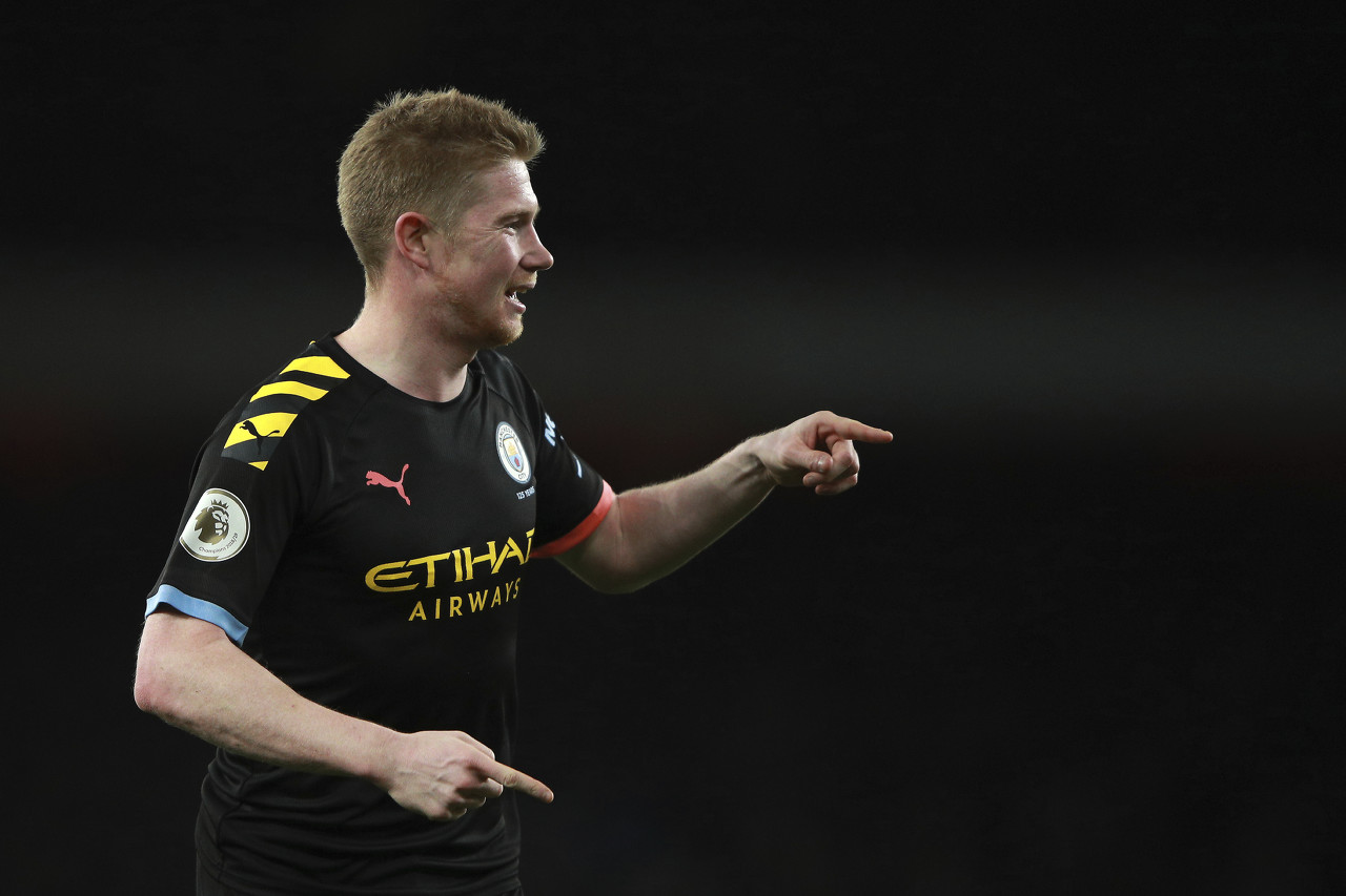 当选11月最佳球员，瓦尔迪是意甲首位获此殊荣的英格兰球员（瓦尔迪荣膺11月最佳，成意甲首位获此荣誉的英格兰球员）