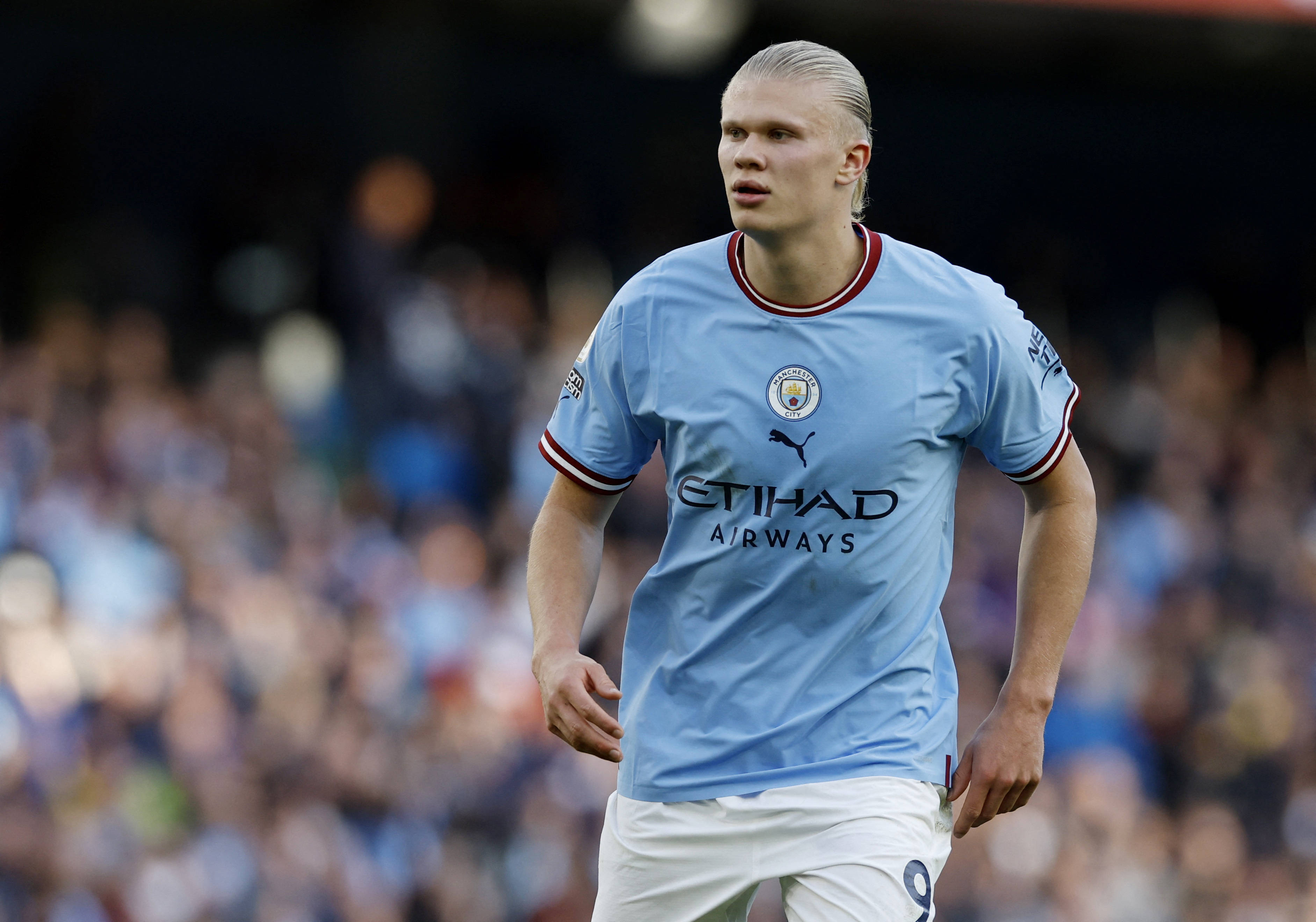 萨拉赫C罗面临相似十字路口，无法接受境遇的巨星将如何抉择？（萨拉赫与C罗同处抉择关口：不甘现状的巨星将走向何方？）