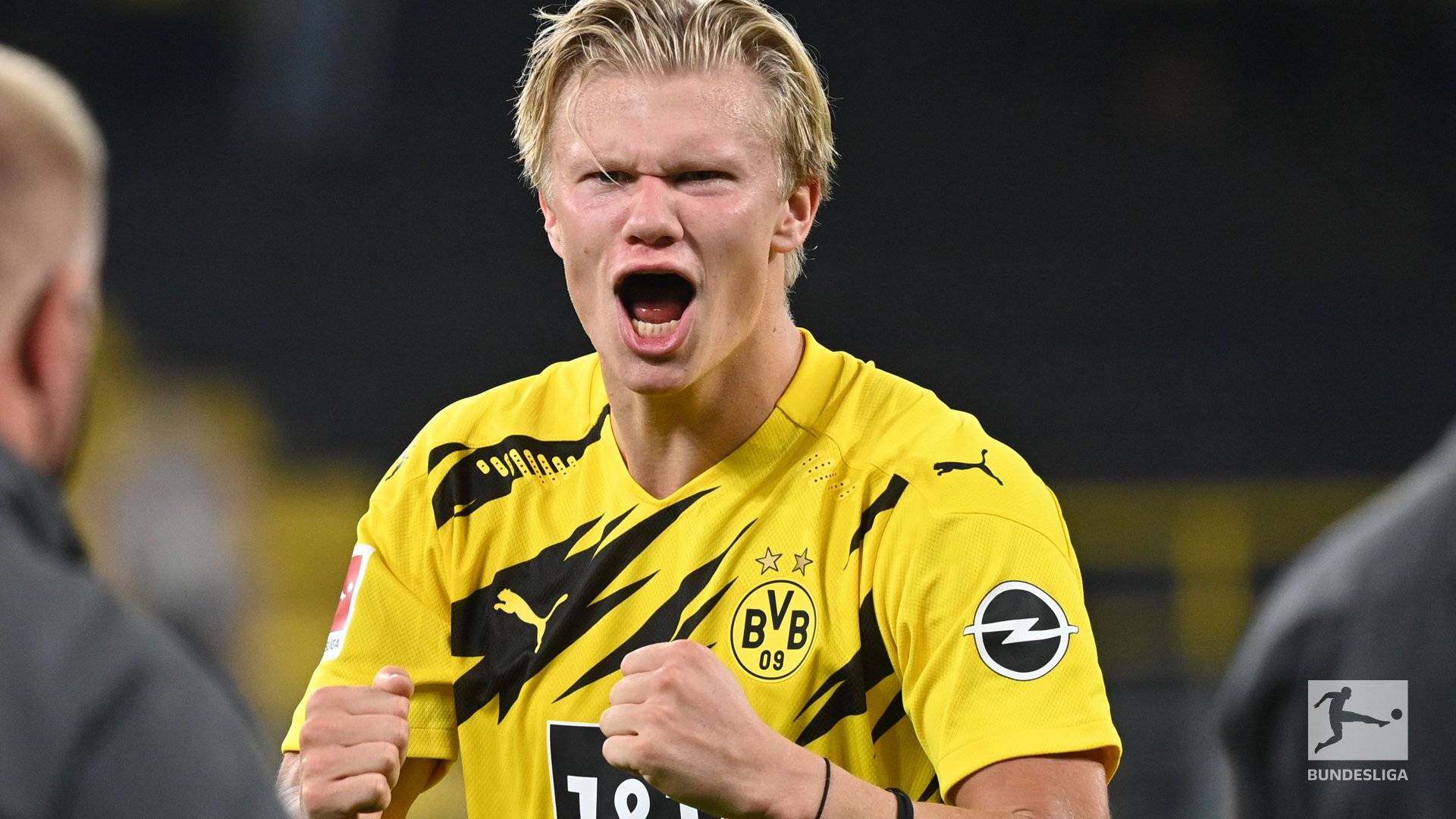 上海海港足球俱乐部举行2025赛季出征仪式（上海海港足球俱乐部举办2025赛季启航仪式）