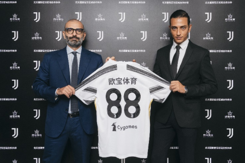 美职联半场：萨比、拉沃尔达破门，温哥华白浪2-0洛杉矶FC