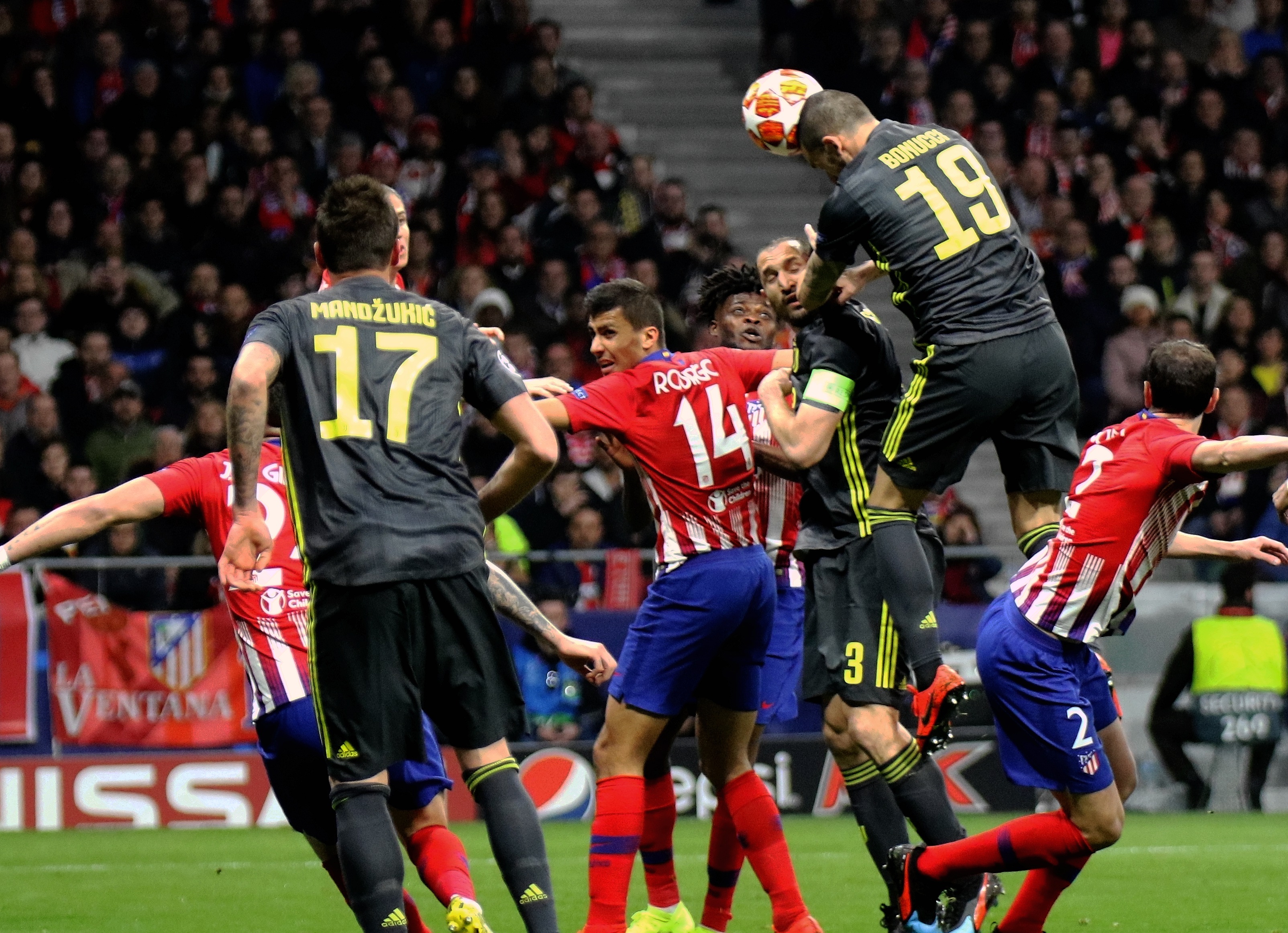 阿莫林：我对目前的门将储备很满意，不让梅努首发是有原因的（阿莫林：对门将阵容很满意，未安排梅努首发自有考量）